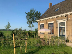 Huisje op Bioboerderij, kust, polder en rust